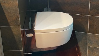 Das neue Geberit AquaClean Dusch-WC im Badezimmer von Frau Fabjan. (c) Irma Fabjan 